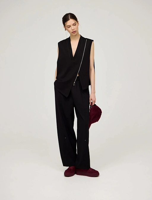 Черный асимметричный жилет